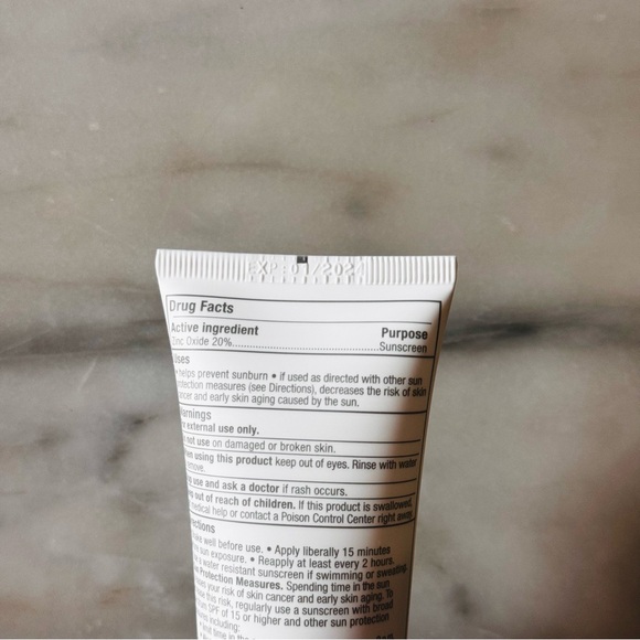 First Aid Beauty Mineral Sunscreen - Picture 5 of 6